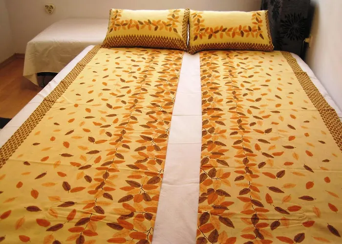 Nadejda Apartment Warna